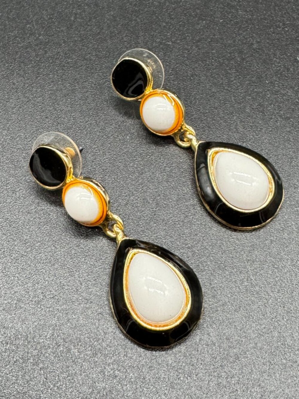 Vintage Gold Tone Pierced Earrings Dangling Black and White *read* - Picture 1 of 7